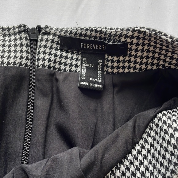 Forever 21. Black&white mini skirt. Size XS - Picture 2 of 3